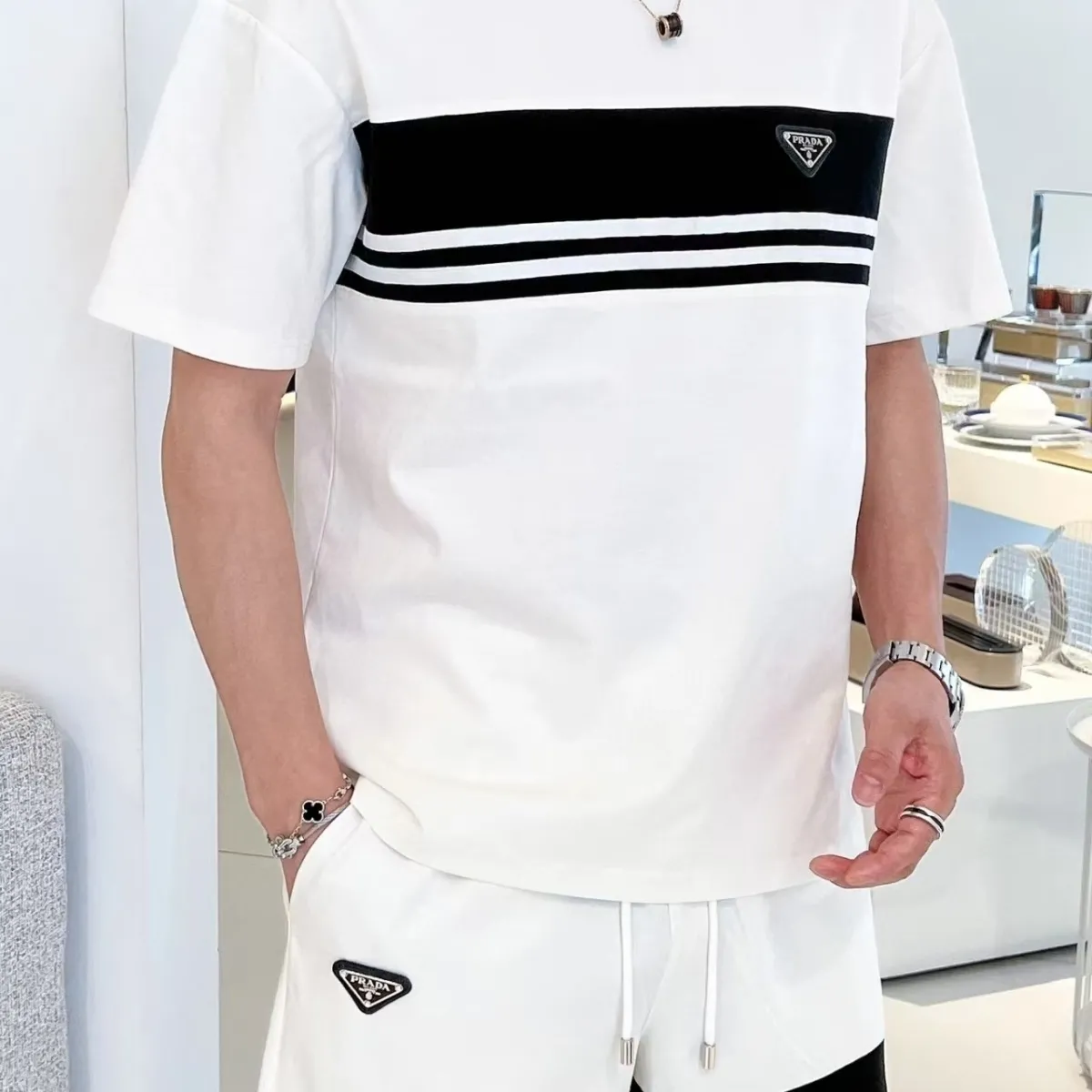 『S-XL』夏物ラグジュアリーメンズカジュアルスーツ ラウンドネック半袖ショートパンツツーピースセット