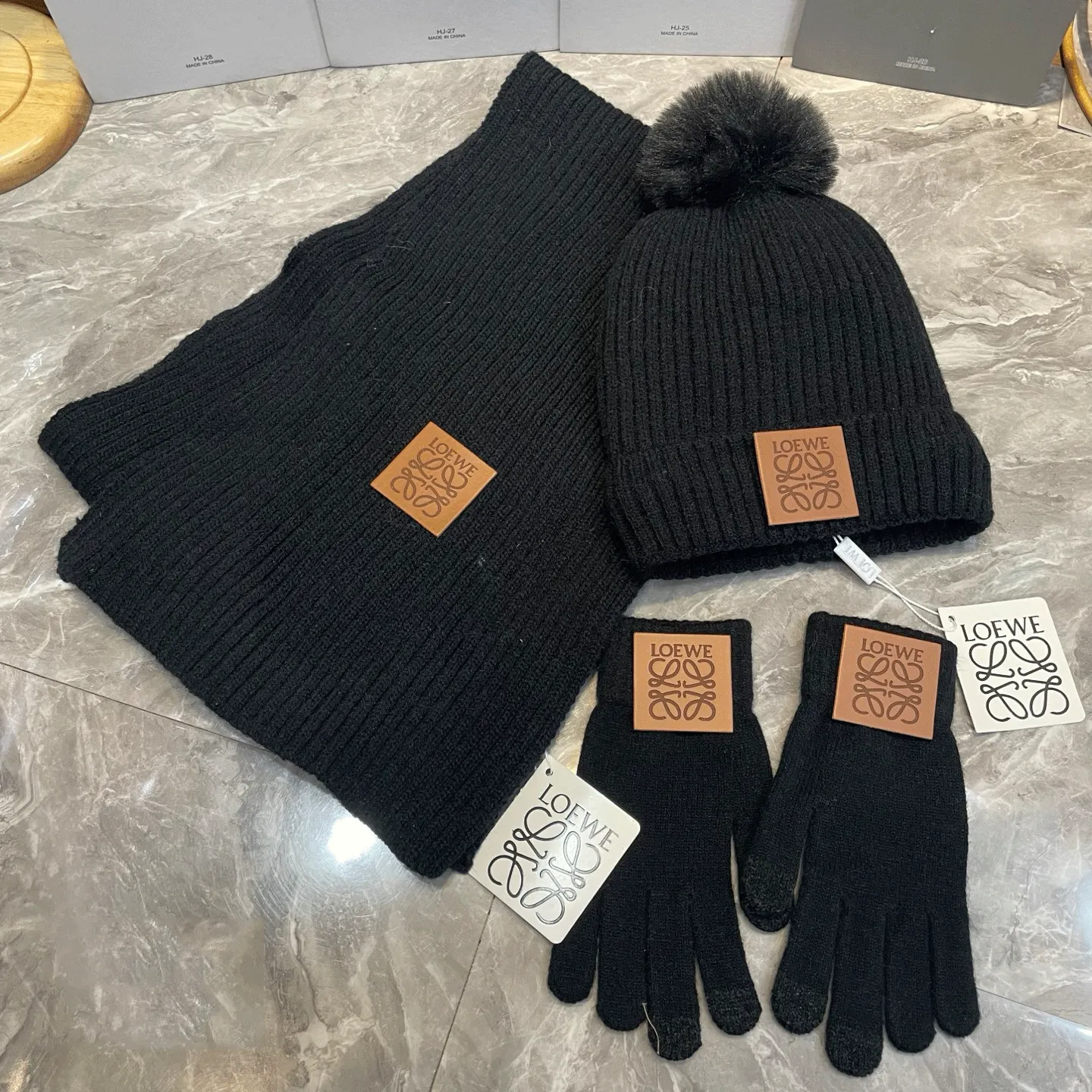 冬の最強コーデ 完成度UP！あったか3点セットスカーフ+ハット+手袋