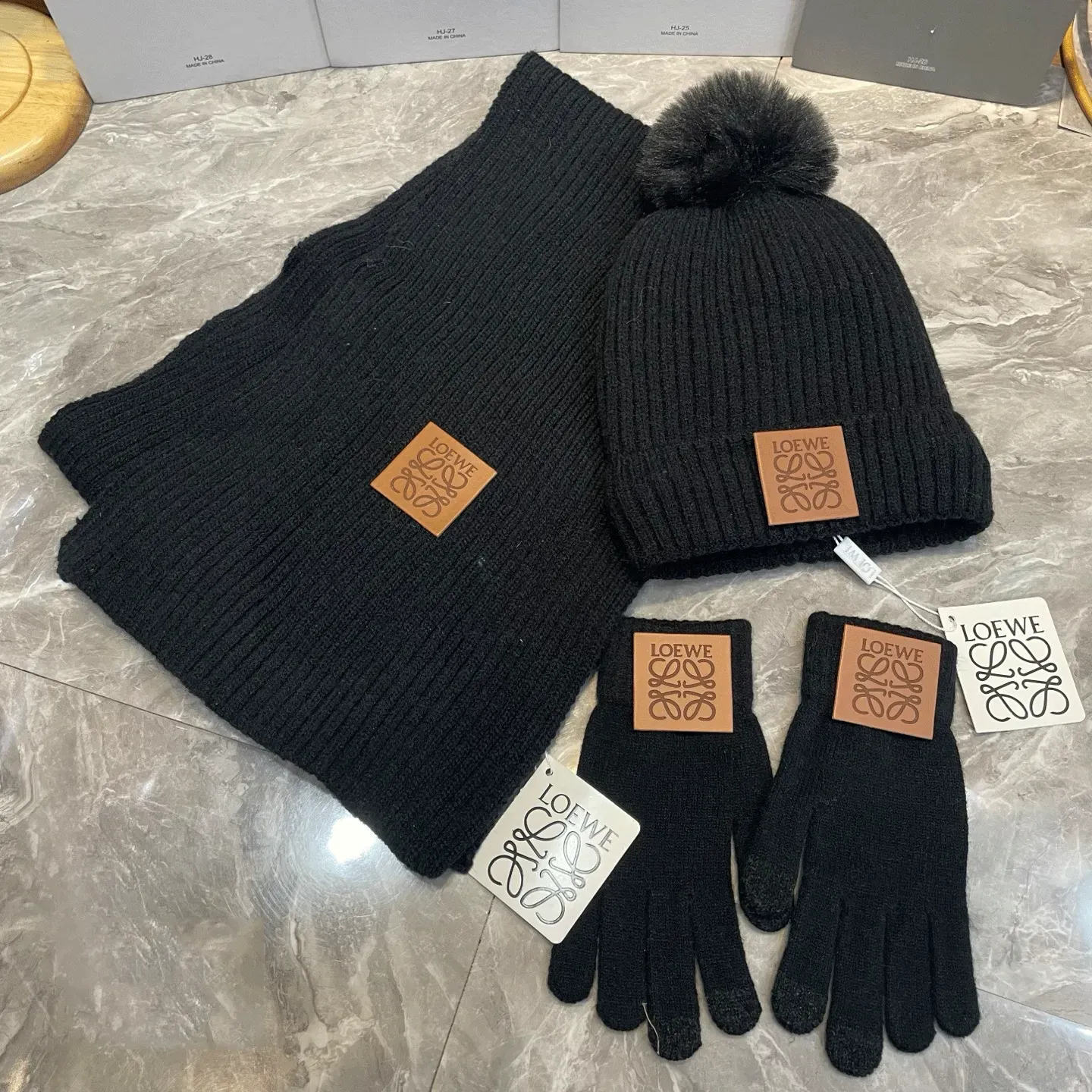 冬の最強コーデ 完成度UP！あったか3点セットスカーフ+ハット+手袋