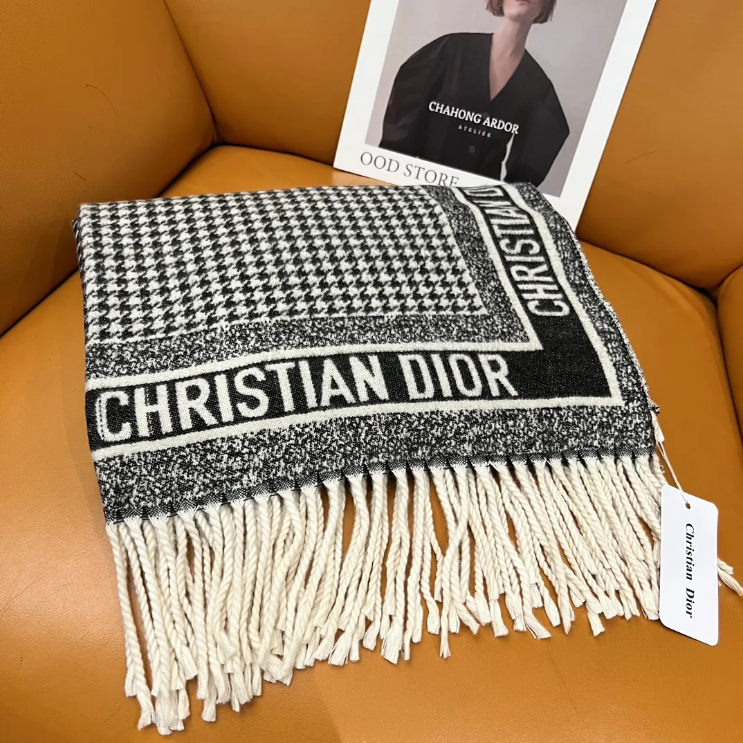 大人気アイテム 上品な印象 ふんわり素材であたたか 今季注目マフラー