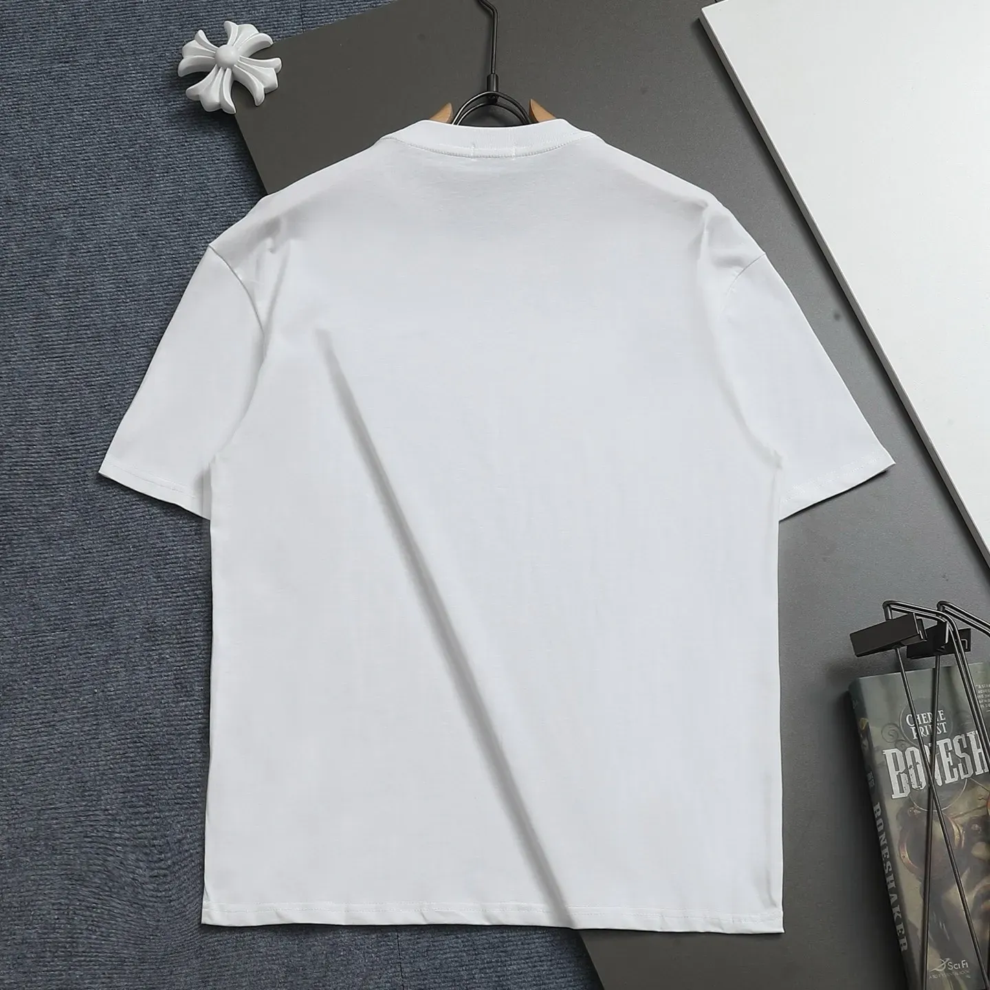 『XS-L』ドライタッチ 高品質 オーバーサイズ 刺繍入り Tシャツ