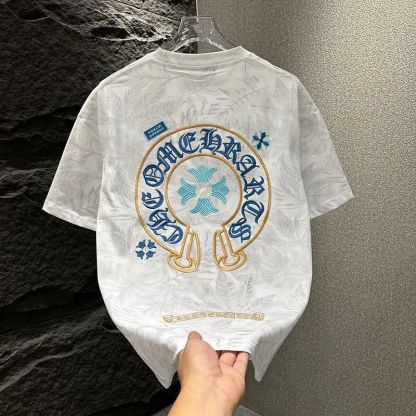 『M-4XL』刺繍入りのメンズ半袖Tシャツ。人気のスタイルです。