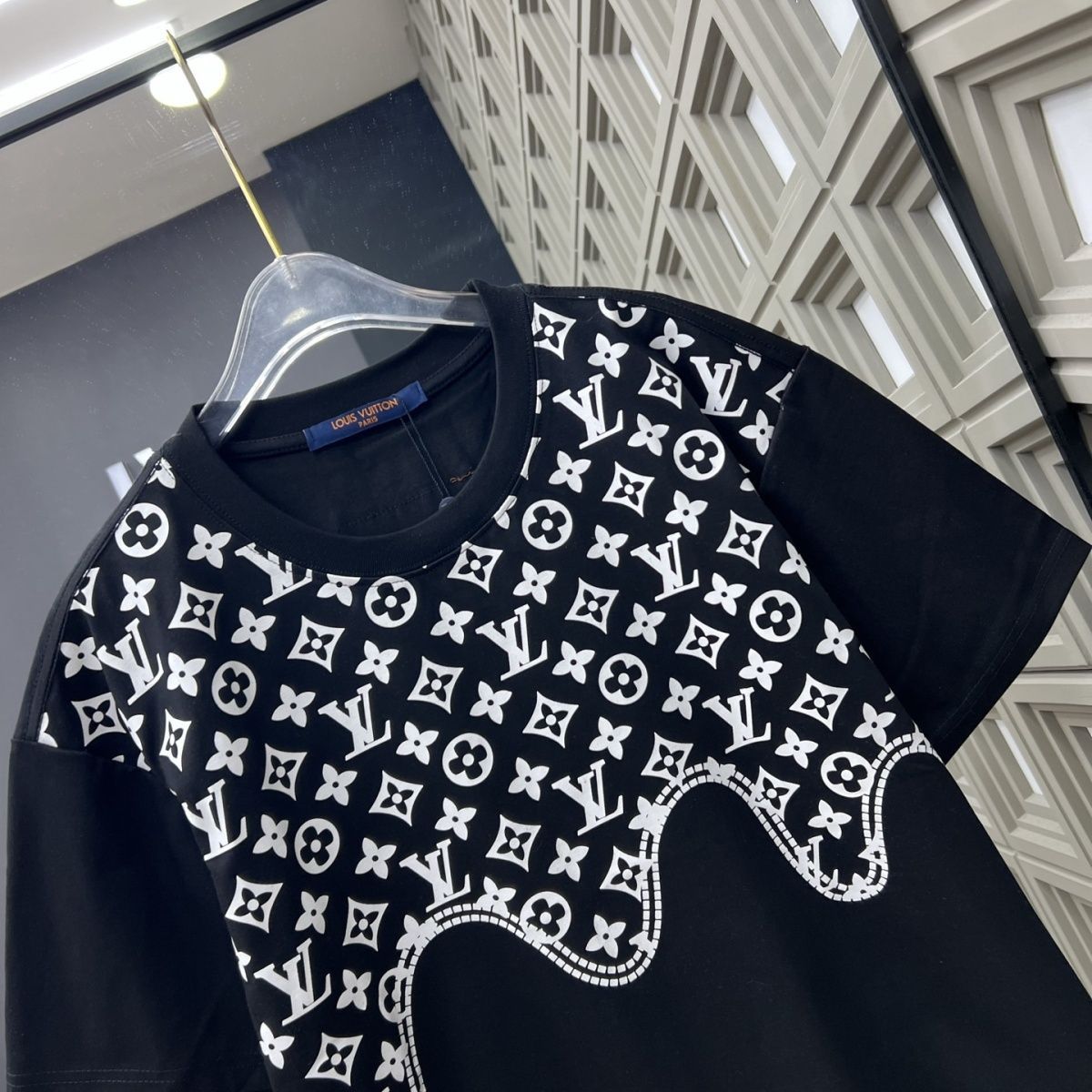 『L-4XL』新作のトレンディなプリント柄半袖Tシャツ、控えめな高級感