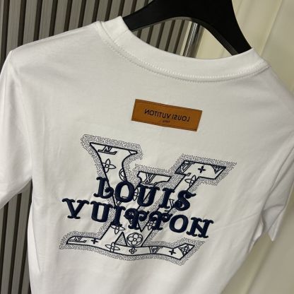 『L-5XL』ユニセックスの新作半袖Tシャツ。夏にぴったりのトレンディなラウンドネックトップスです。