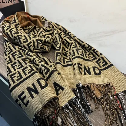 話題の商品 女性らしさアップ なめらか肌触り トレンドマフラー