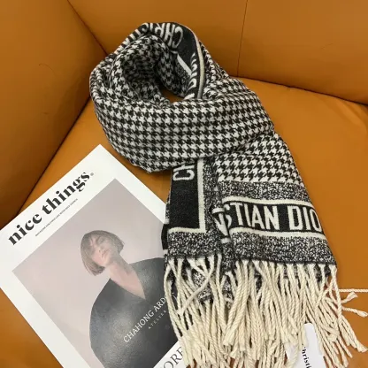 大人気アイテム 上品な印象 ふんわり素材であたたか 今季注目マフラー