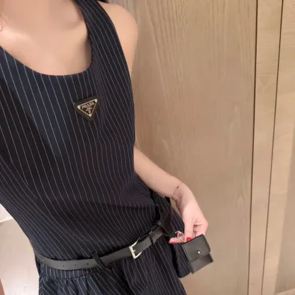 『S-L』好感度100％ 質感のいい フェミニン ストライプ ノースリープ フリル ワンピース