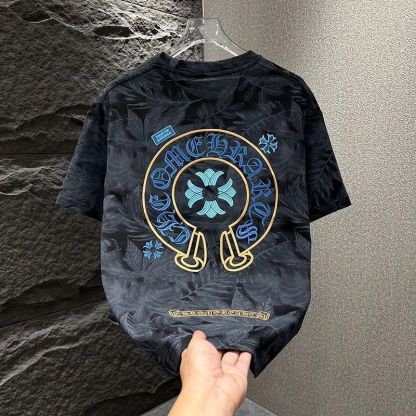 『M-4XL』刺繍入りのメンズ半袖Tシャツ。人気のスタイルです。