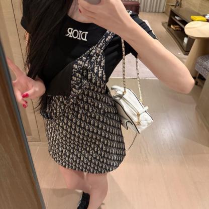 刺繍入りレター万能半袖Tシャツ