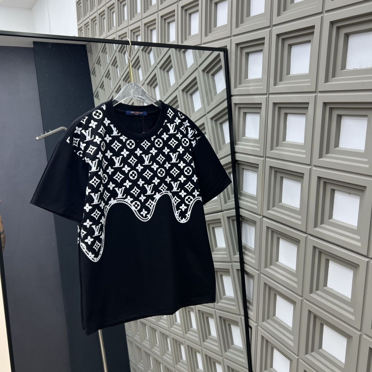 『L-4XL』新作のトレンディなプリント柄半袖Tシャツ、控えめな高級感