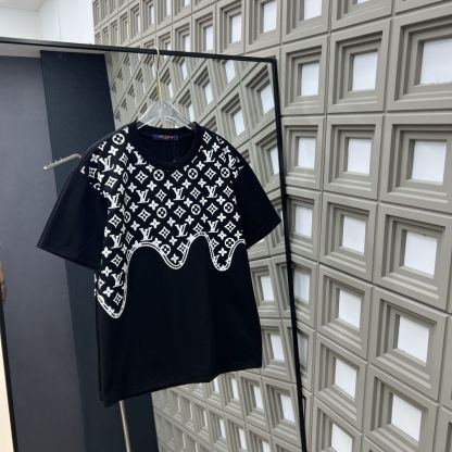 『L-4XL』新作のトレンディなプリント柄半袖Tシャツ、控えめな高級感