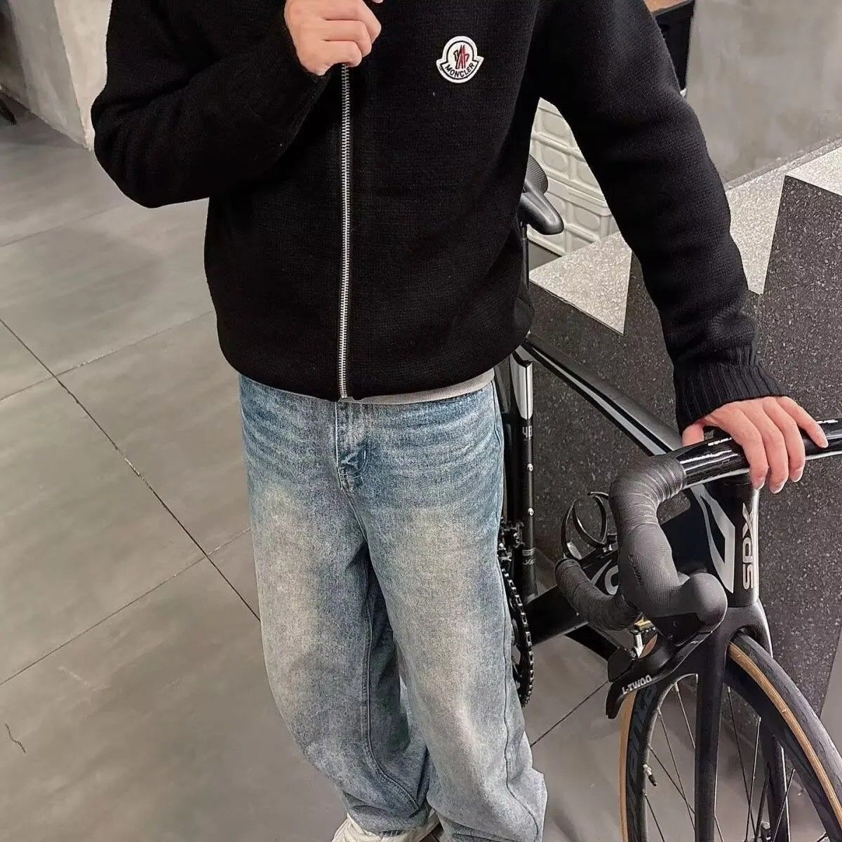 【M-3XL】秋の新作スタンドカラー刺繍ニットセーター