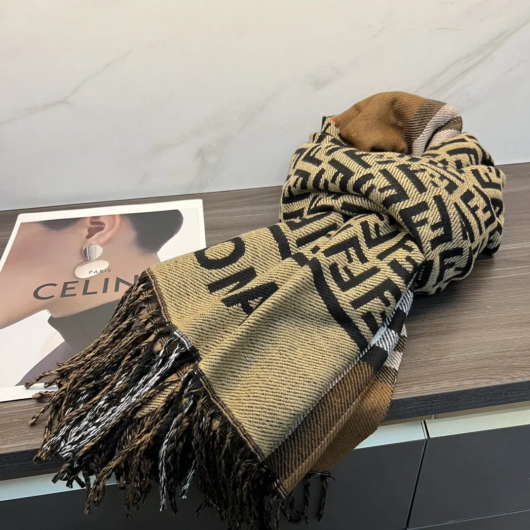 話題の商品 女性らしさアップ なめらか肌触り トレンドマフラー