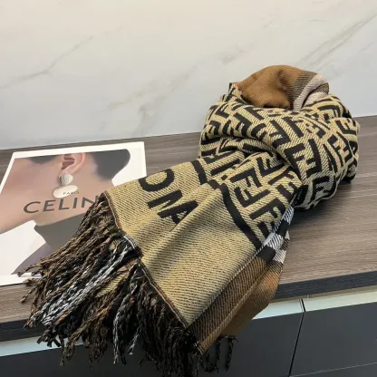 話題の商品 女性らしさアップ なめらか肌触り トレンドマフラー