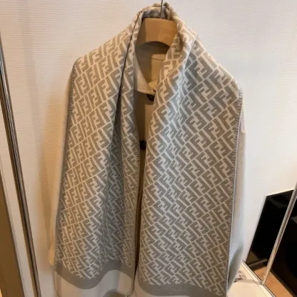 上質感あふれる！ふんわり軽い 手触りの良い 暖か ウール94%、シルク6% マフラー 1