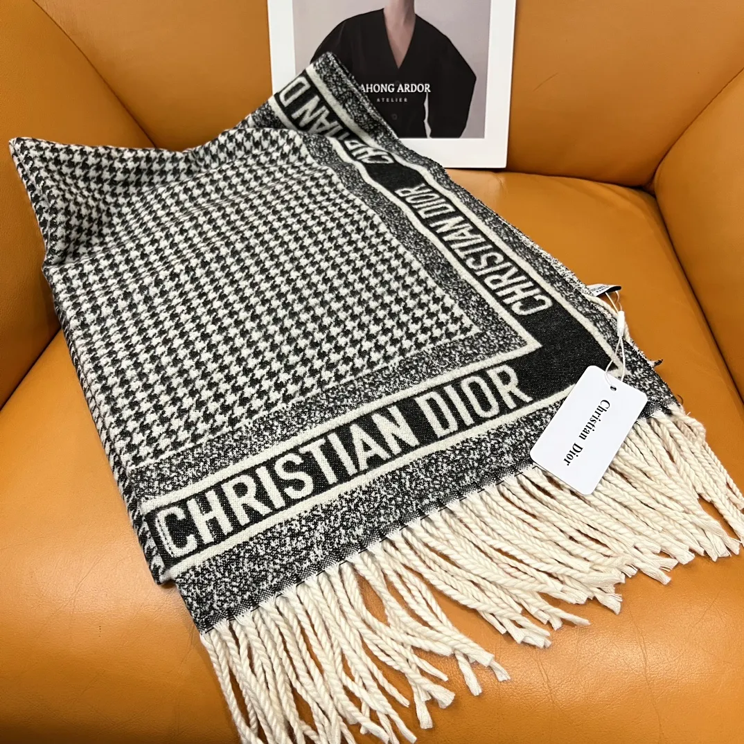 大人気アイテム 上品な印象 ふんわり素材であたたか 今季注目マフラー