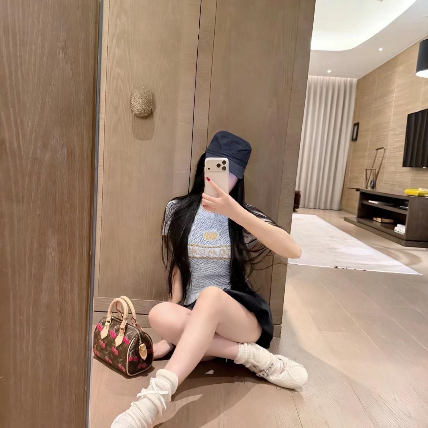 金糸と銀糸の蝶の文字の切り抜きニット半袖トップス、フリーサイズ 1