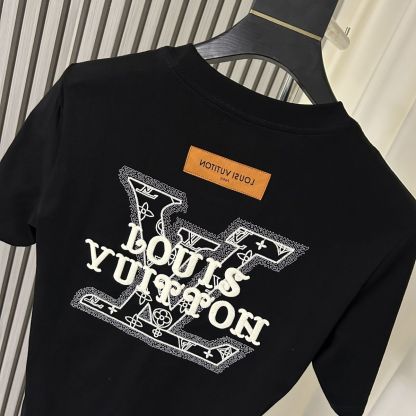 『L-5XL』ユニセックスの新作半袖Tシャツ。夏にぴったりのトレンディなラウンドネックトップスです。