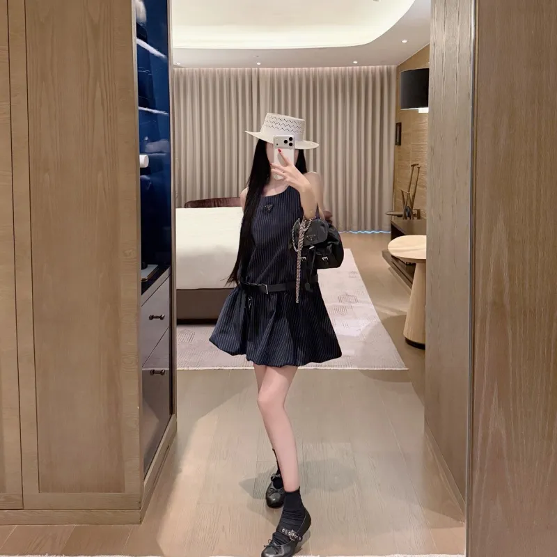 『S-L』好感度100％ 質感のいい フェミニン ストライプ ノースリープ フリル ワンピース