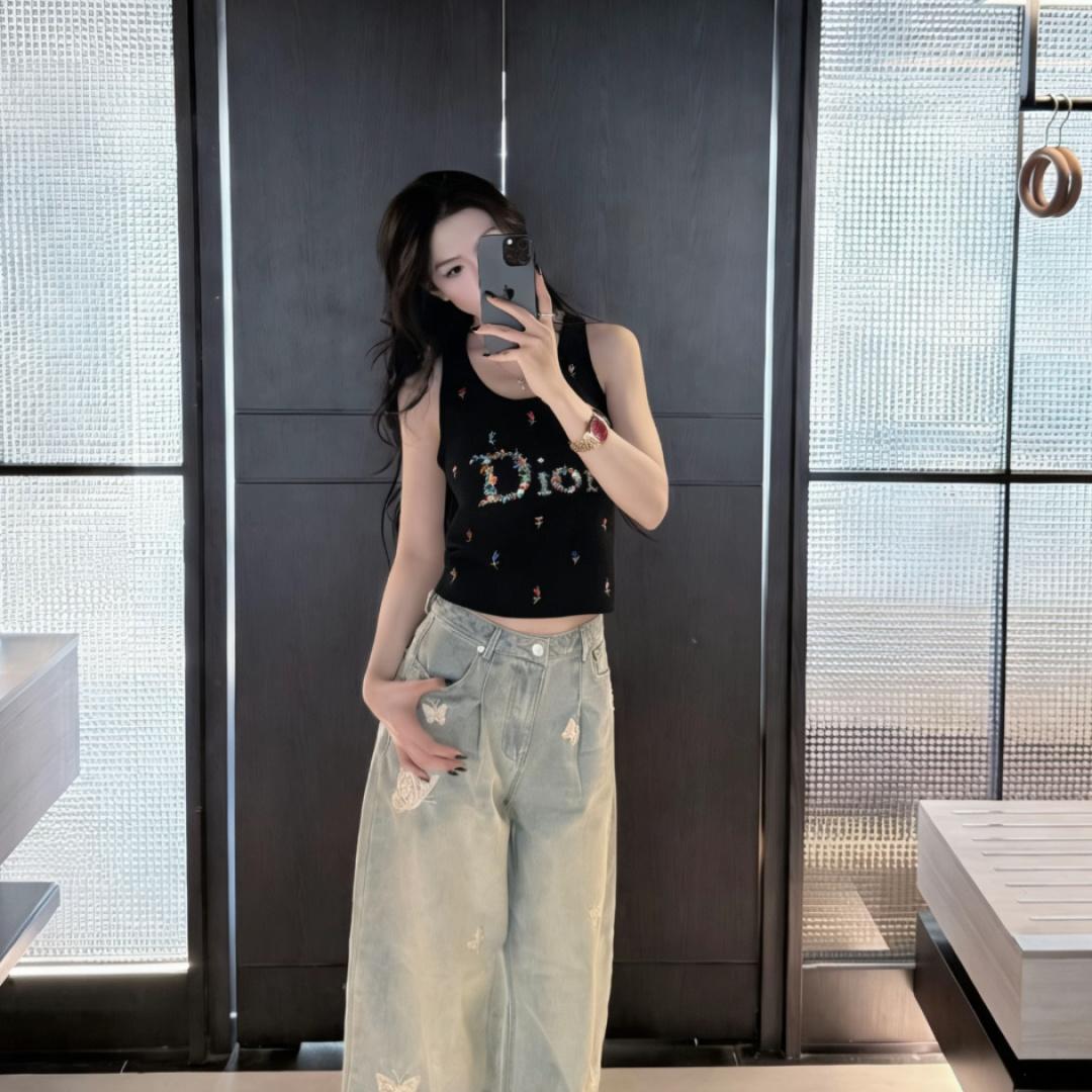 『フリーサイズ』丈夫な刺繍入り花柄ニットベスト 1