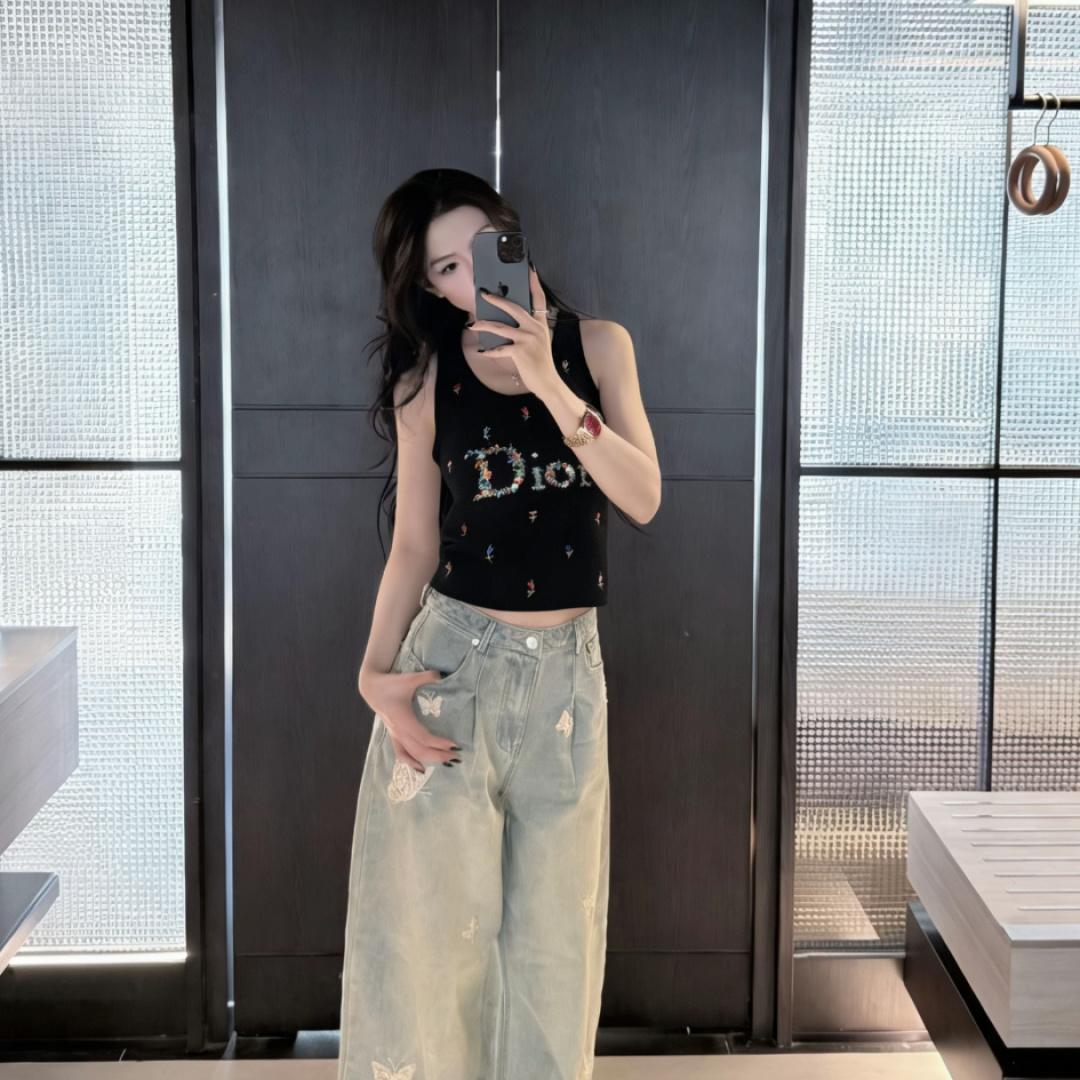 『フリーサイズ』丈夫な刺繍入り花柄ニットベスト 1