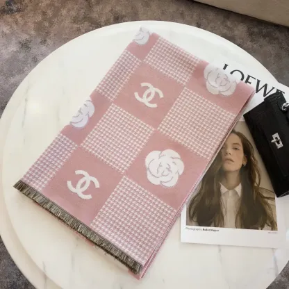 シンプルながら上品！軽くて暖かい、スタイリッシュなマフラーです