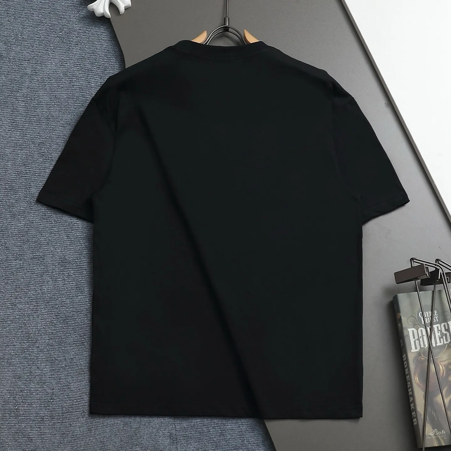 『XS-L』ドライタッチ 高品質 オーバーサイズ 刺繍入り Tシャツ