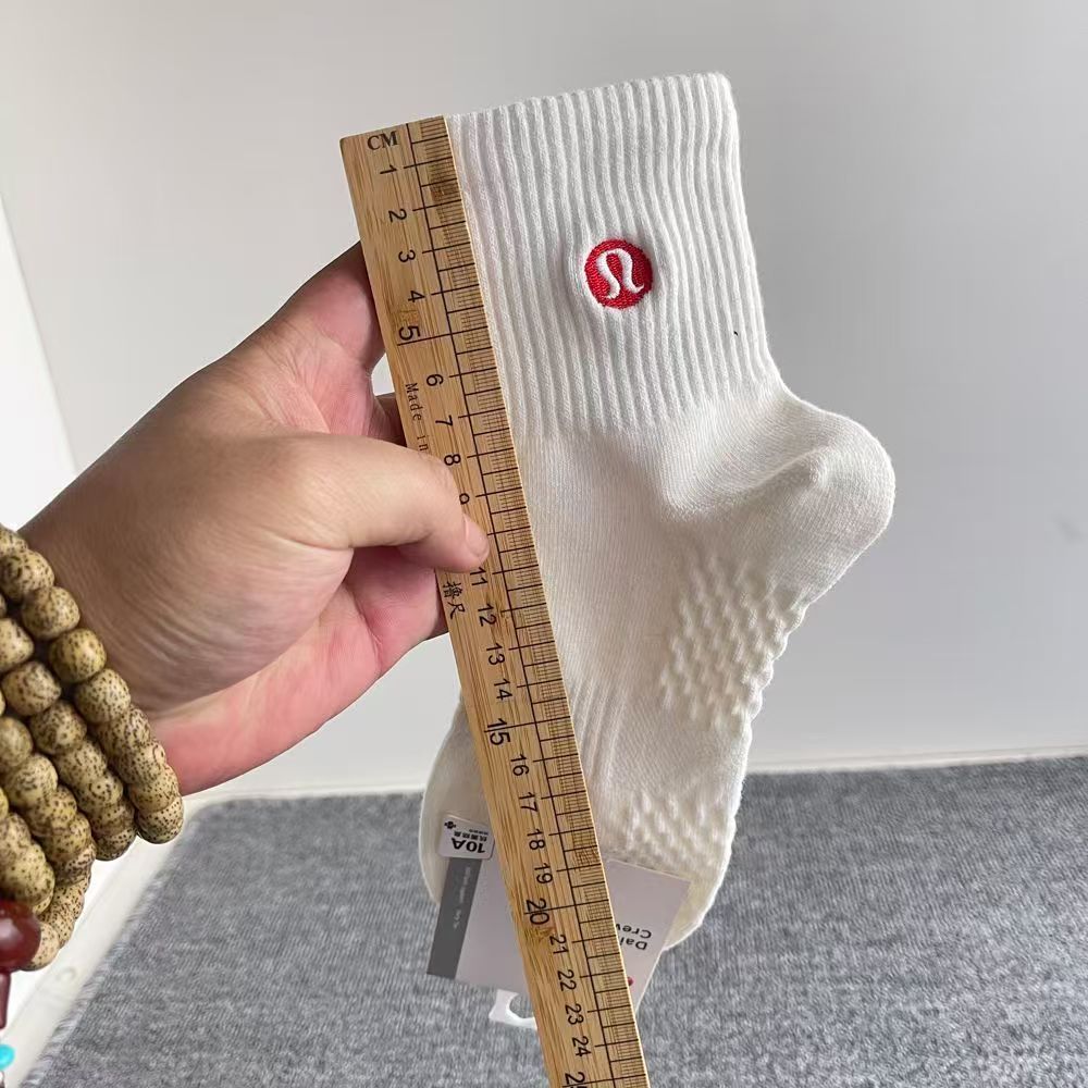 刺繍入りソックス、オールシーズン対応、純綿、シンプル、トレンディなスポーツソックス
