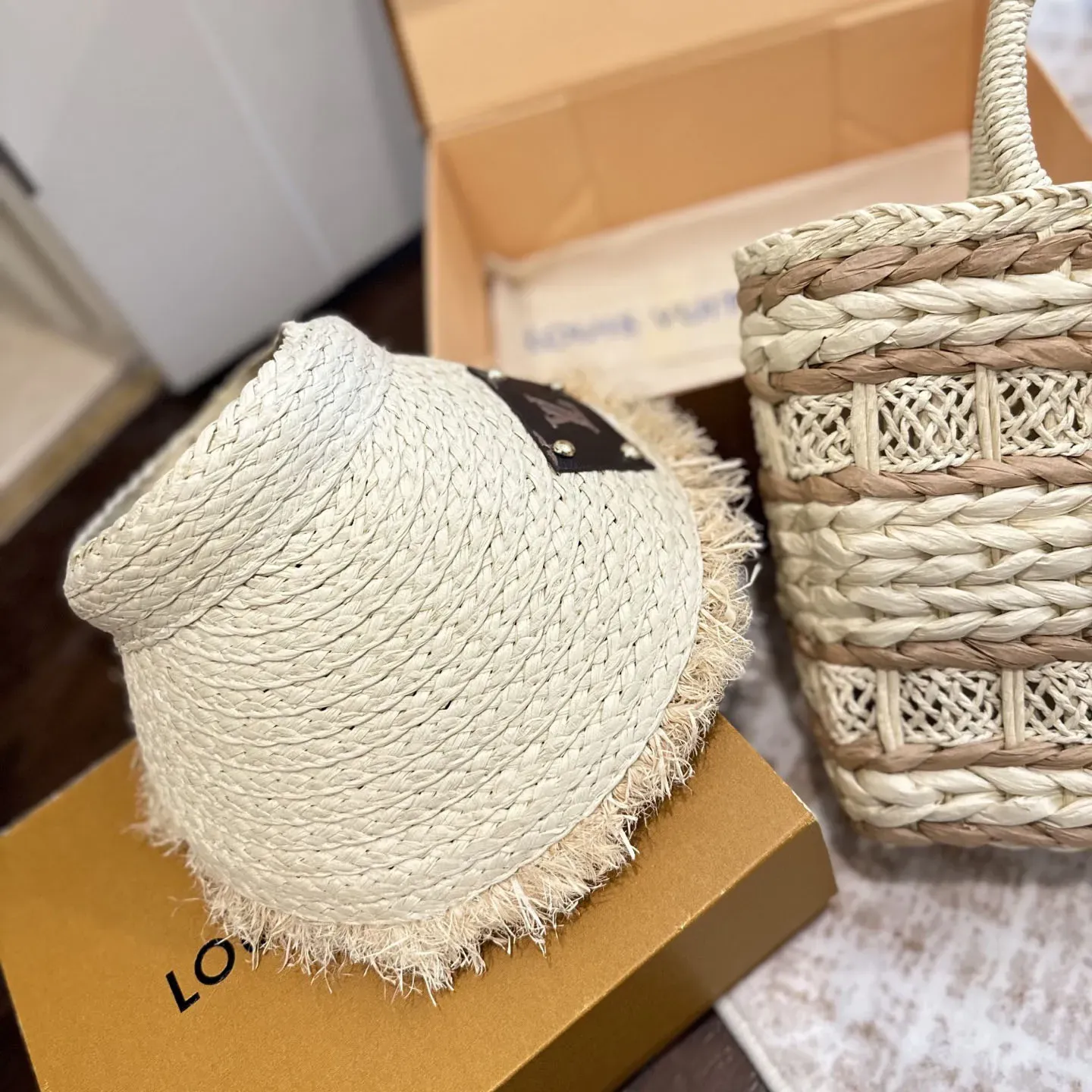 絶対欲しい！目立つ ナチュラル 高品質 麦わら帽子 編みバッグ セット