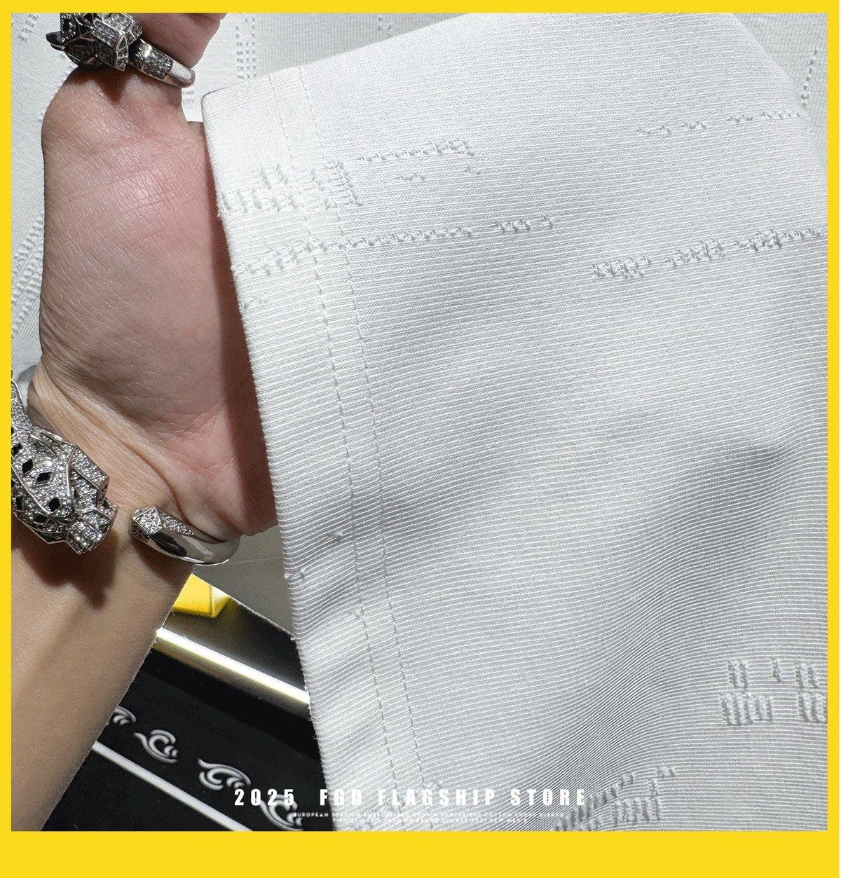 『M-4XL』メンズ刺繍入りダメージ加工半袖Tシャツ、新しい夏のラグジュアリースタイル