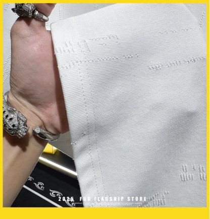 『M-4XL』メンズ刺繍入りダメージ加工半袖Tシャツ、新しい夏のラグジュアリースタイル