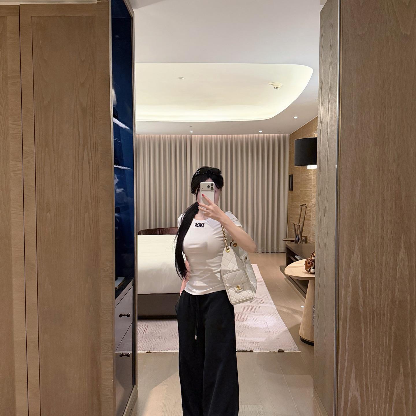 刺繍入りレター万能半袖Tシャツ