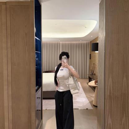 刺繍入りレター万能半袖Tシャツ