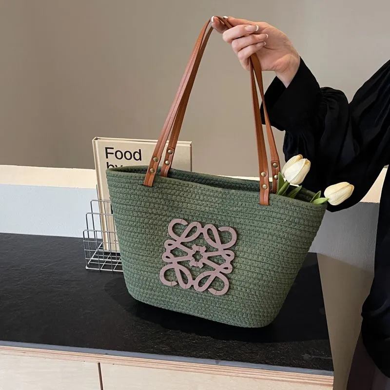 大容量の編み込みバッグ、新しいファッショナブルなストローバッグ、シンプルなショルダーバッグ