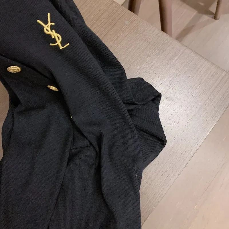 『S-L』絶対流行 大好評 おしゃれ ボタン 刺繍 長袖 Ｔシャツ