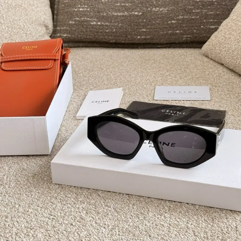 人気爆発中 超人気商品 魅力的 ファッション 保護ケース付き サングラス