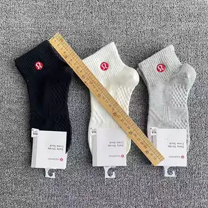 刺繍入りソックス、オールシーズン対応、純綿、シンプル、トレンディなスポーツソックス