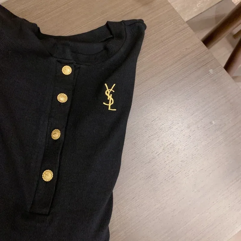 『S-L』絶対流行 大好評 おしゃれ ボタン 刺繍 長袖 Ｔシャツ