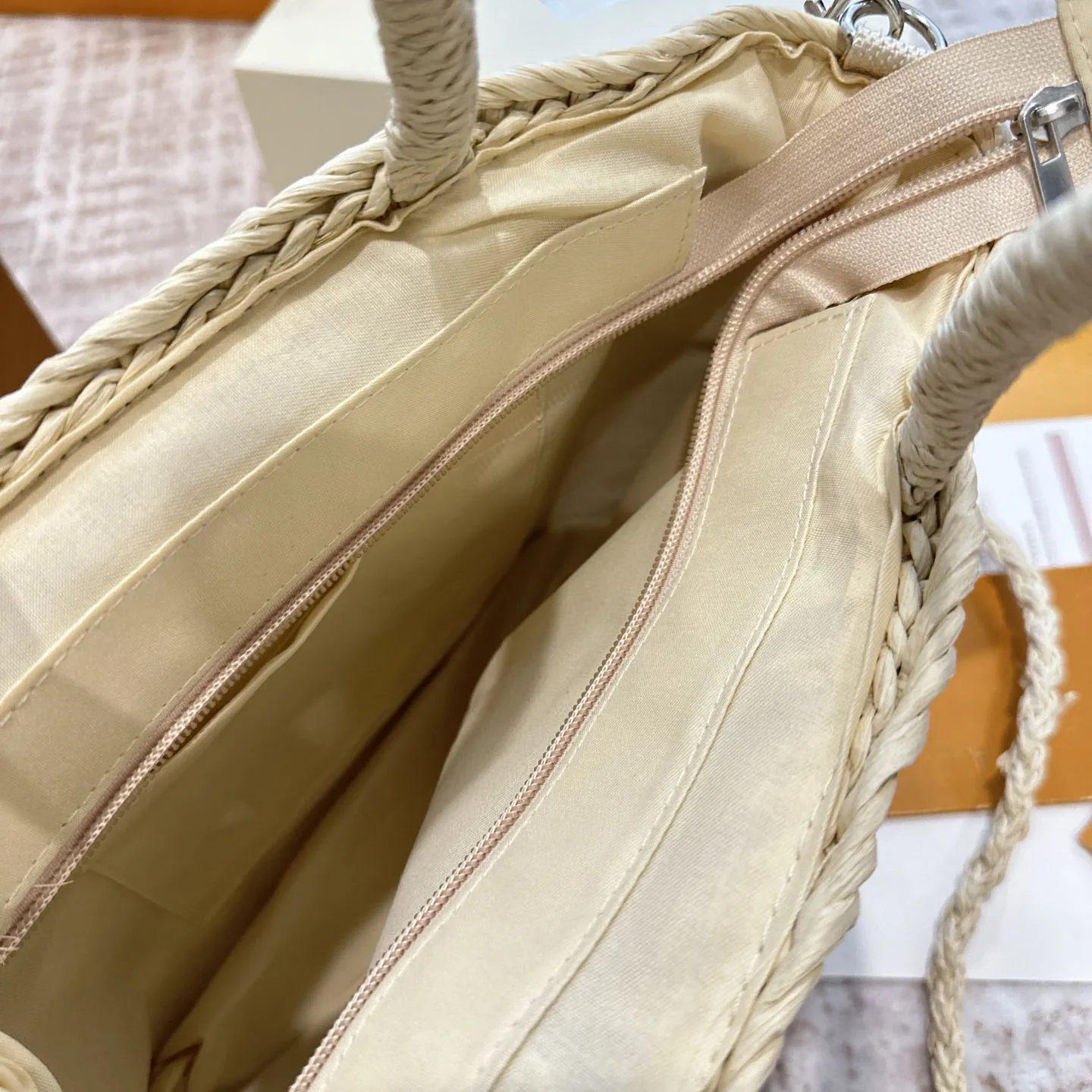 絶対欲しい！目立つ ナチュラル 高品質 麦わら帽子 編みバッグ セット