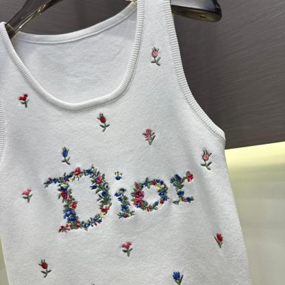 『フリーサイズ』丈夫な刺繍入り花柄ニットベスト 1