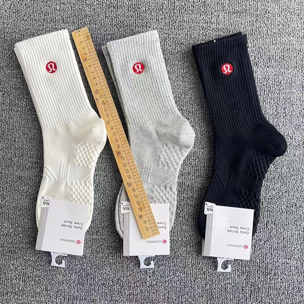 刺繍入りソックス、オールシーズン対応、純綿、シンプル、トレンディなスポーツソックス