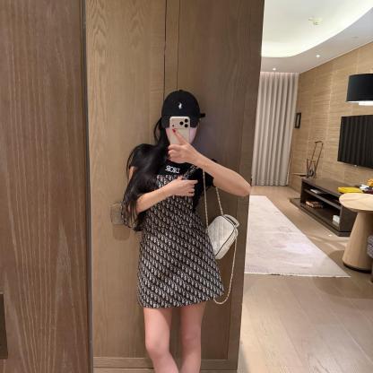 刺繍入りレター万能半袖Tシャツ