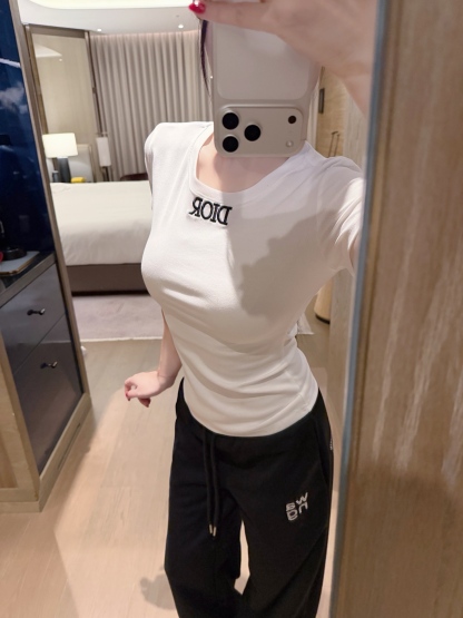 刺繍入りレター万能半袖Tシャツ