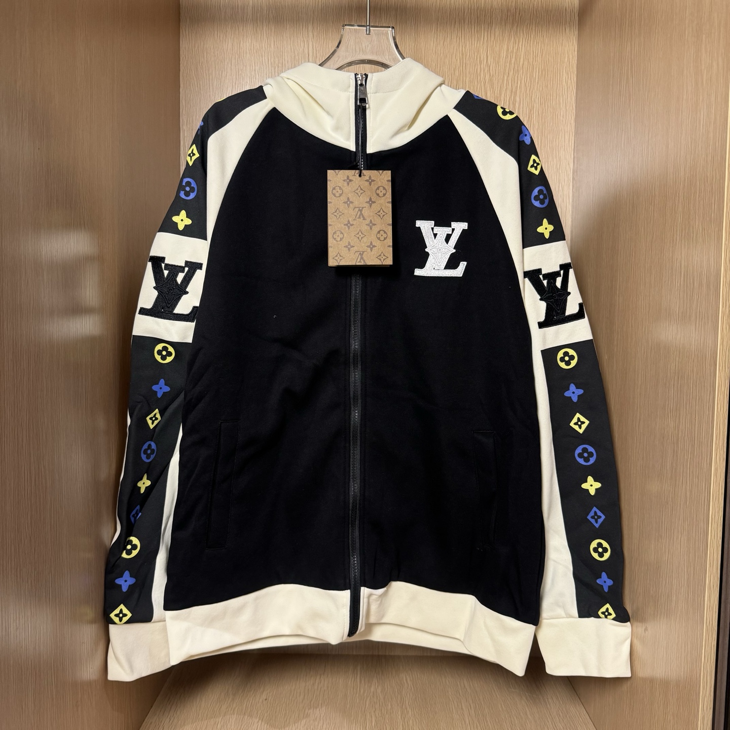 新作の高品質セーター、トレンドの総柄フード付きジャケット