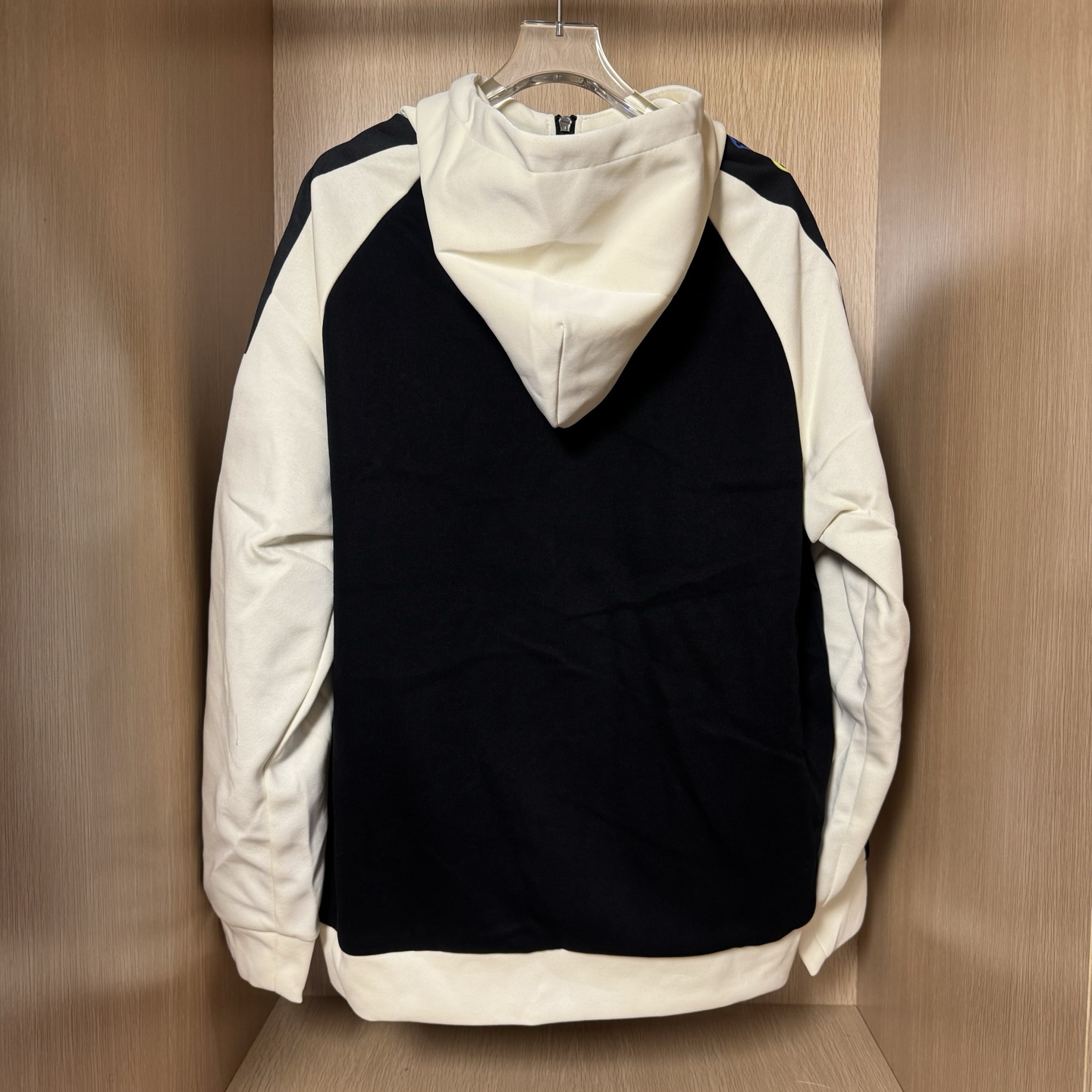 新作の高品質セーター、トレンドの総柄フード付きジャケット