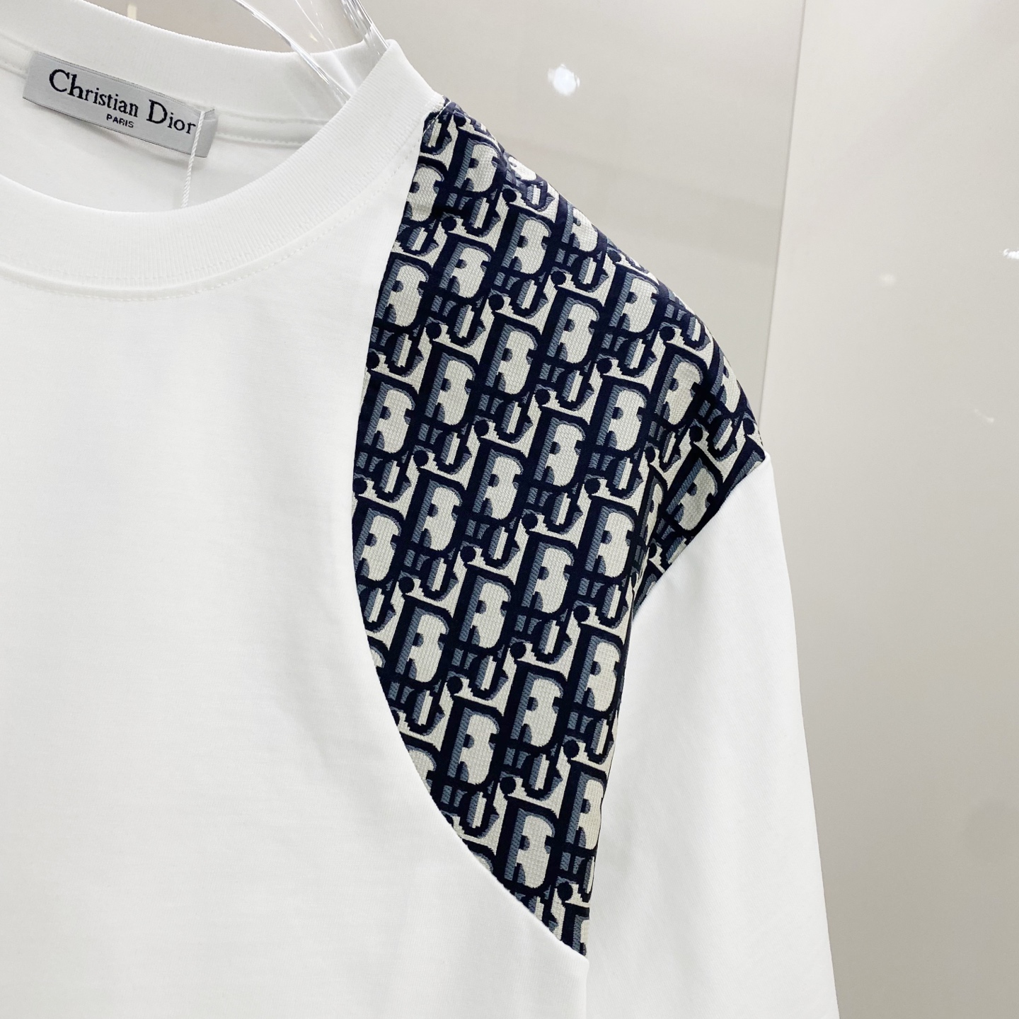 新作ラウンドネックスタイリッシュ半袖トップス、夏のトレンド万能トップス