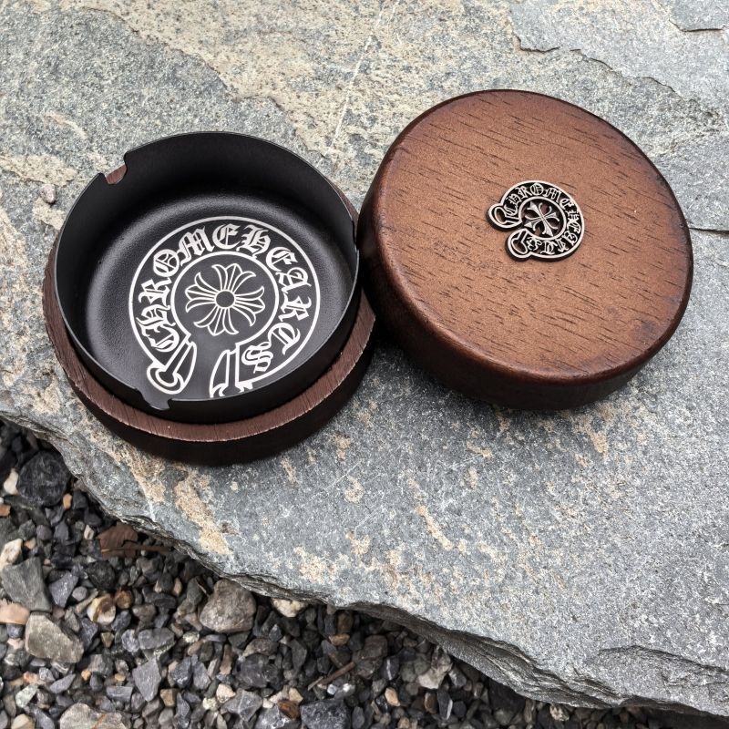 リビングルームで使える、おしゃれな蓋付き木製灰皿