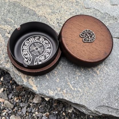 リビングルームで使える、おしゃれな蓋付き木製灰皿