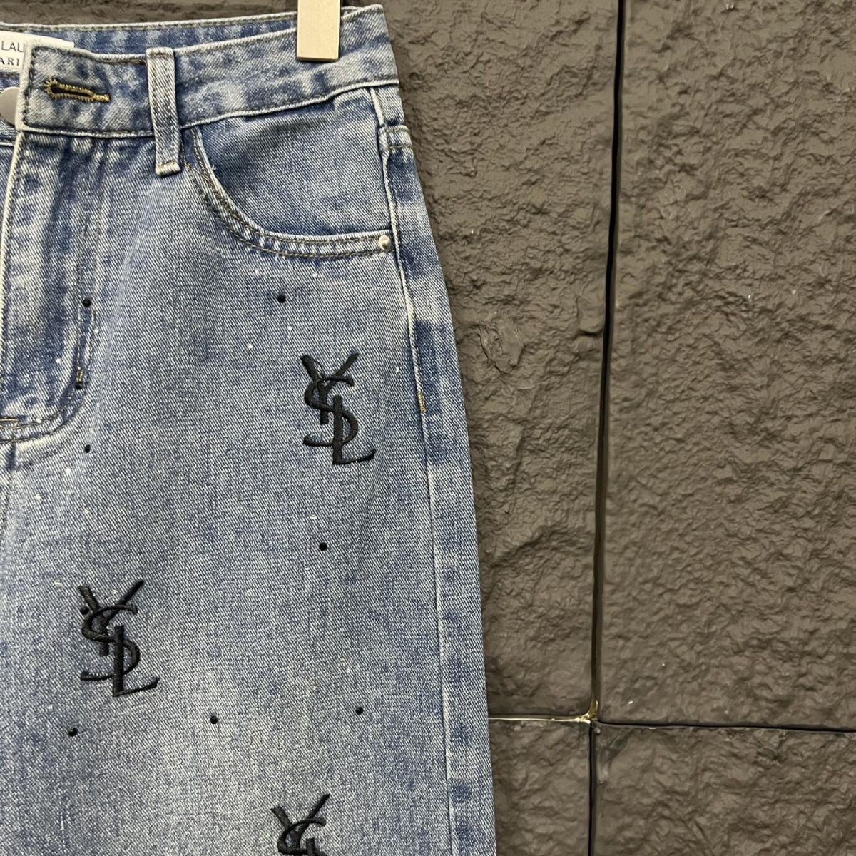 『S-XL』ラインストーンの文字刺繍が施された、最新のトレンドデザインのストレートレッグレディースジーンズ