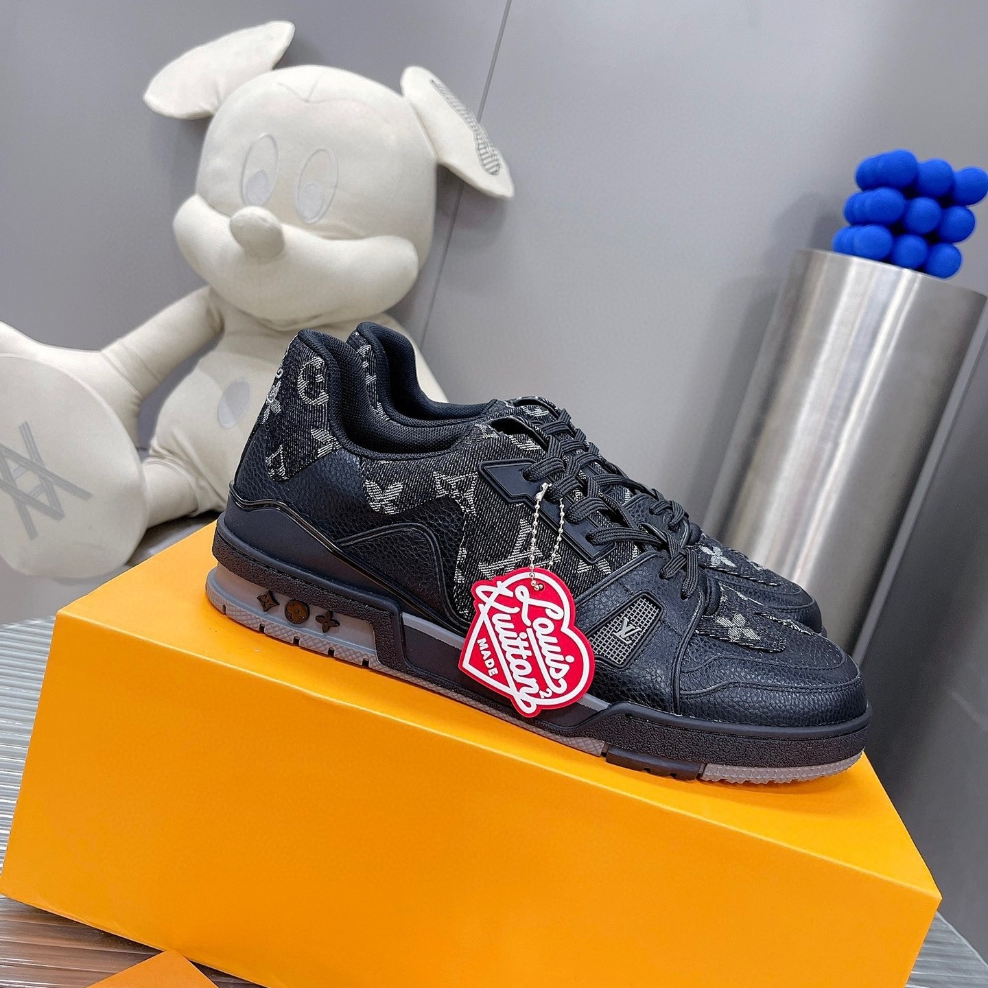 【L003】ルイ・ヴィトン Louis Vuitton Trainer Sneaker Nigo Monogram Denim "Noir"